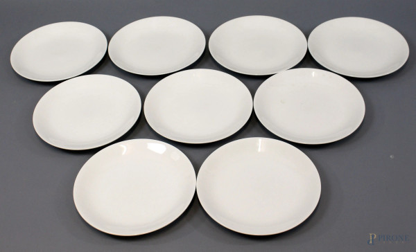 Nove piatti in porcellana bianca St. James, diametro cm 30,5, XX secolo