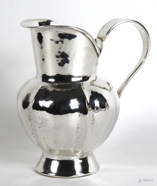 Brocca in argento, corpo costolato, altezza cm.16, gr.290