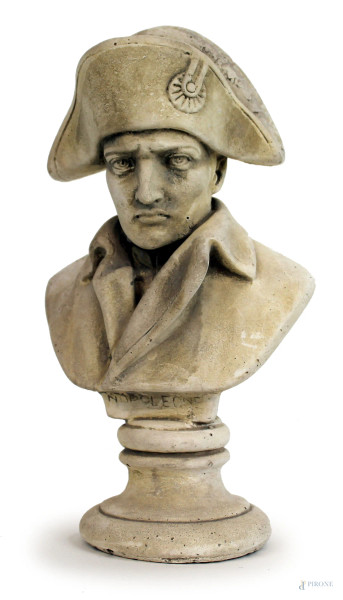 Busto di Napoleone, scultura in polvere di marmo, cm h 28, XX secolo.
