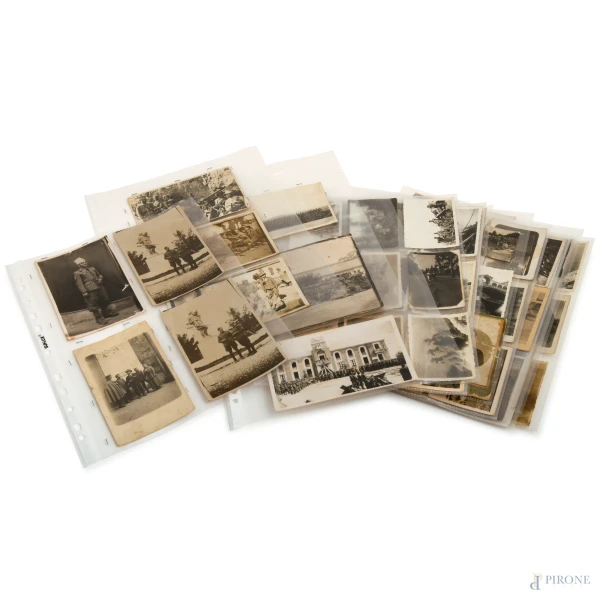 Lotto composto da 136 foto e cartoline d'epoca, prima metà XX secolo, (difetti)