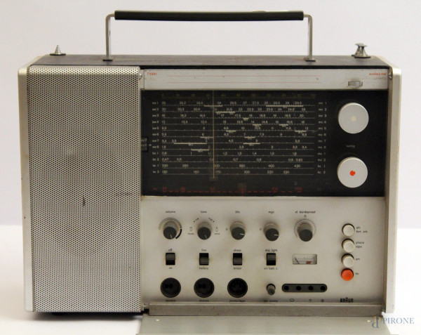 Vecchia radio Braun in metallo, Germania anni 70, h.23x35 cm 