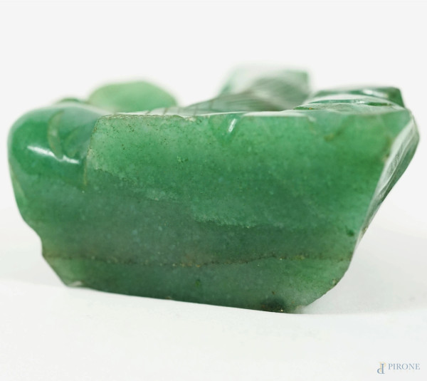 Scultura in giada raffigurante un monaco, Cina, XX secolo, altezza cm 8,5 (difetti)