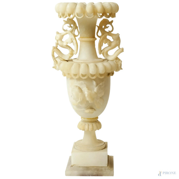 Lampada in alabastro, a forma di vaso con decori floreali, anse zoomorfe, cm h 45, XX secolo, (difetti, parti rotte)