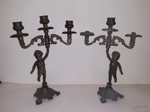 Coppia candelabri a tre luci in bronzo dorato, (mancanze), h 30 cm.
