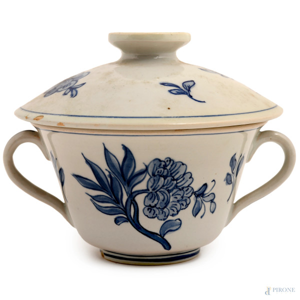 Zuccheriera con coperchio in porcellana con decori floreali nei toni del blu, Venezia, XX secolo, altezza cm 10,5, (difetti)