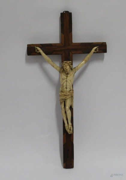 Cristo in avorio con croce in legno, XIX sec., h. 22 cm