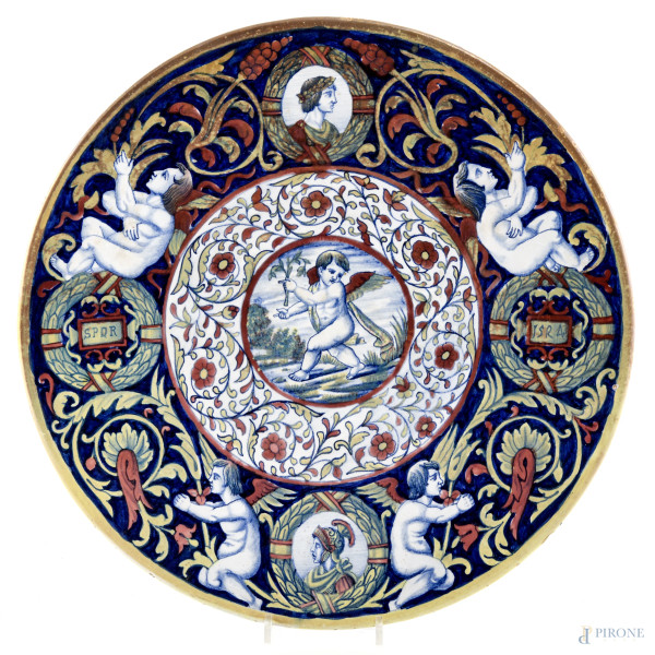 Piatto in maiolica a lustro Gualdo Tadino, XX secolo, diametro 42, (segni di usura, sbeccature, difetti)