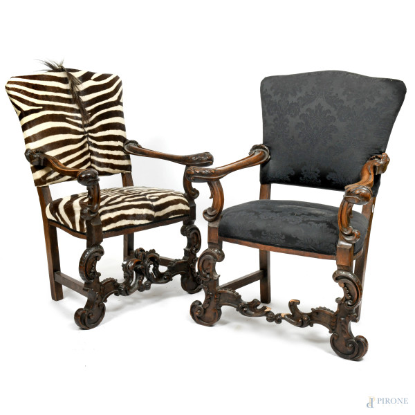 Coppia di poltrone con struttura in legno intagliato a volute rivestite rispettivamente con tappezzeria a fantasia zebrata e arabescata nei toni del nero, XVIII secolo, cm 114x80x70, (segni di usura, scalfiture, difetti)