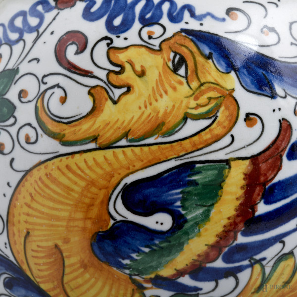 Lotto composto da due vasi biansati e un versatoio in maiolica Deruta decorati in policromia, XX ...