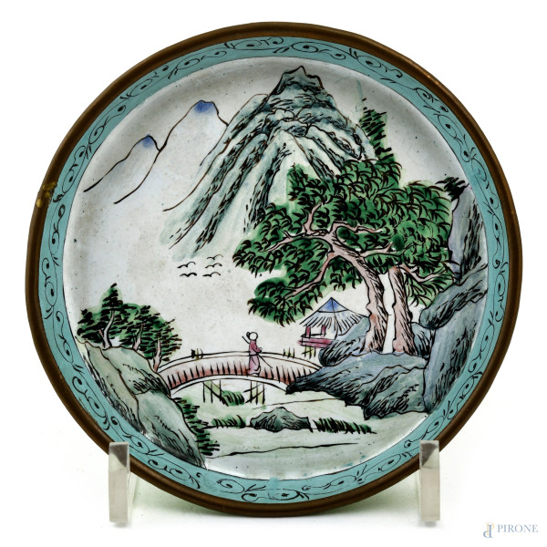 Lotto di due piattini in metallo dipinto e due piattini in porcellana smaltata, XX secolo, diamet...