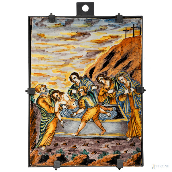 Maiolica dipinta con Deposizione di Cristo al Sepolcro, XVIII-XIX secolo, cm 49,5x36,5, (rotture, felature, difetti di cottura, caduta di smalto stannifero)