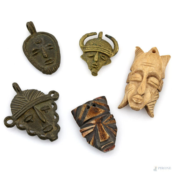 Candela consunta, olio su tela applicata su cartone entro altarino votivo in legno, inizio XX secolo,  [..]