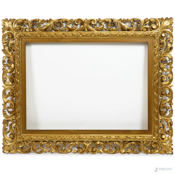 Cornice in legno intagliato e dorato, XIX secolo, ingombro cm 104x129, battuta cm 101,5x76,5