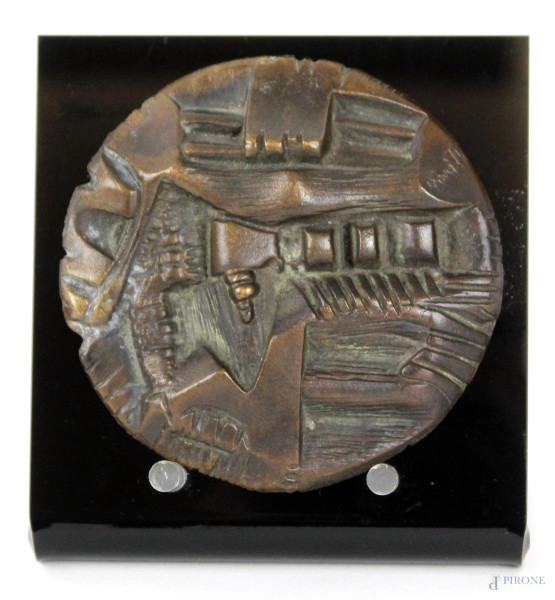 Medaglia in bronzo, diametro cm. 9, firmata, XX secolo.