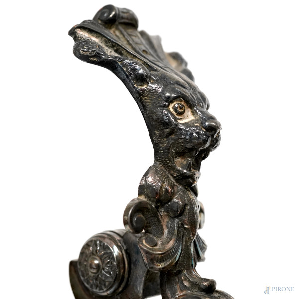 Tankard in Sheffield cesellato, con ansa a voluta sormontata da testa leonina e interno dorato, X...