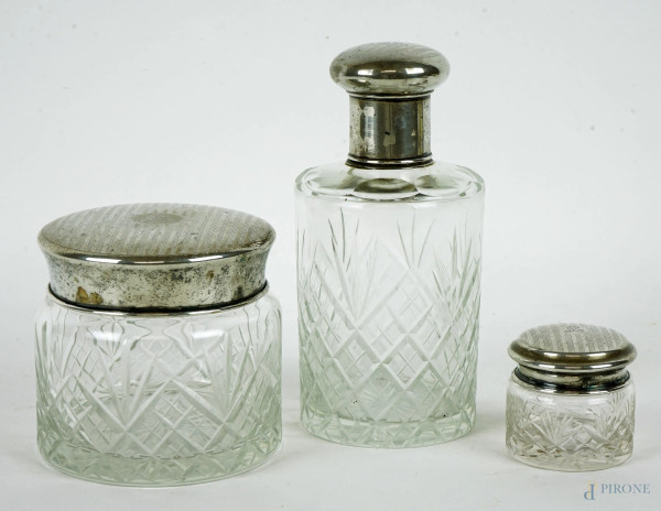 Tre cofanetti in vetro, tappi in argento, alt. max cm 12, XX secolo, (segni del tempo).
