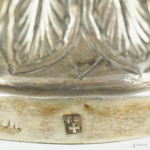 Navicella in argento sbalzato e cesellato, Napoli, XIX secolo, cm 9,5x14,5, peso gr. 140, (segni ...