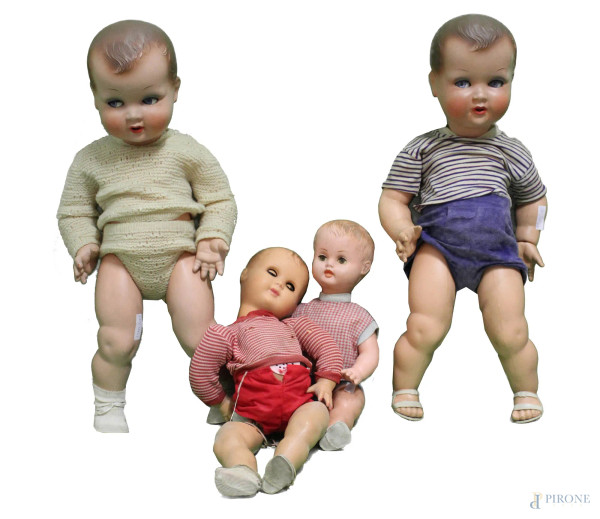 Lotto di quattro bambole diverse.