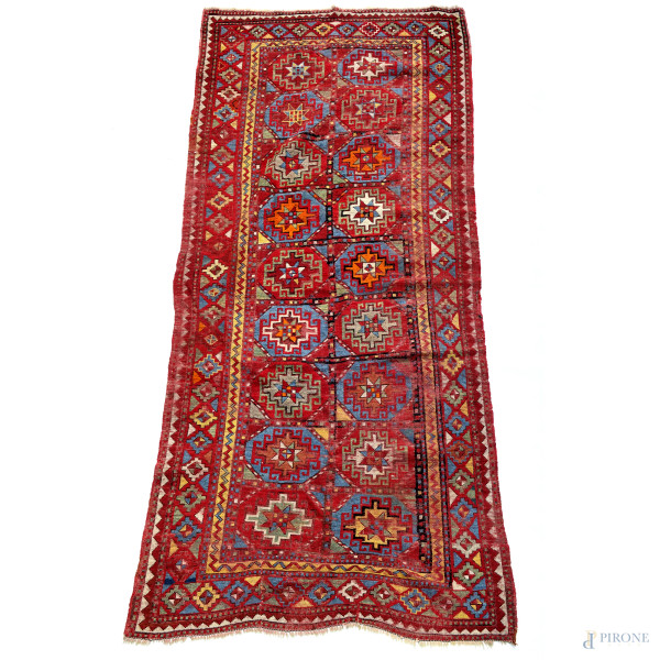 Tappeto, cm 305x127,5, (segni di usura, difetti)