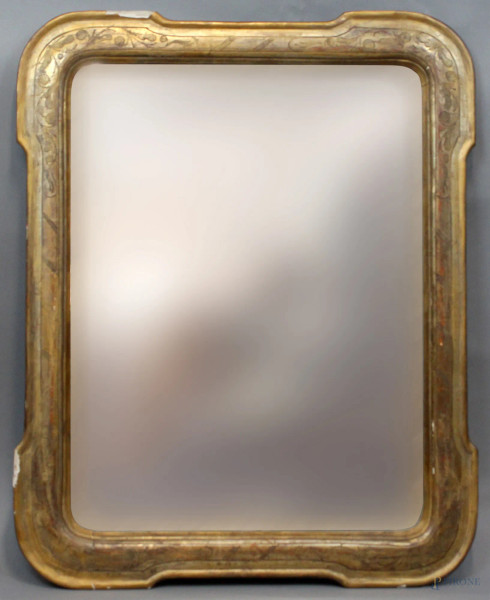 Specchiera a guantiera dorata, ingombro cm. 76x62, luce interna cm. 65,5x50, Francia XIX secolo.