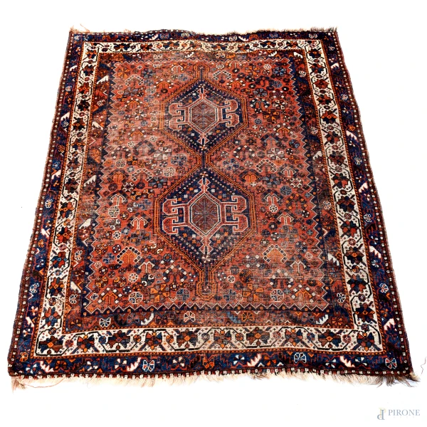 Tappeto persiano, cm 211x174, (usura del tempo, lievi difetti)
