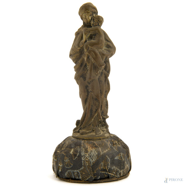 Scultura in bronzo raffigurante Madonna con Bambino, XX secolo, altezza cm 12, (difetti)
