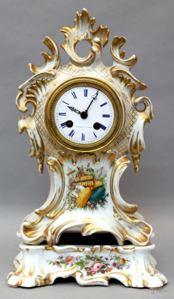 Orologio in porcellana policroma con particolari dipinti e dorati, epoca Luigi Filippo, h cm 35, (da revisionare).