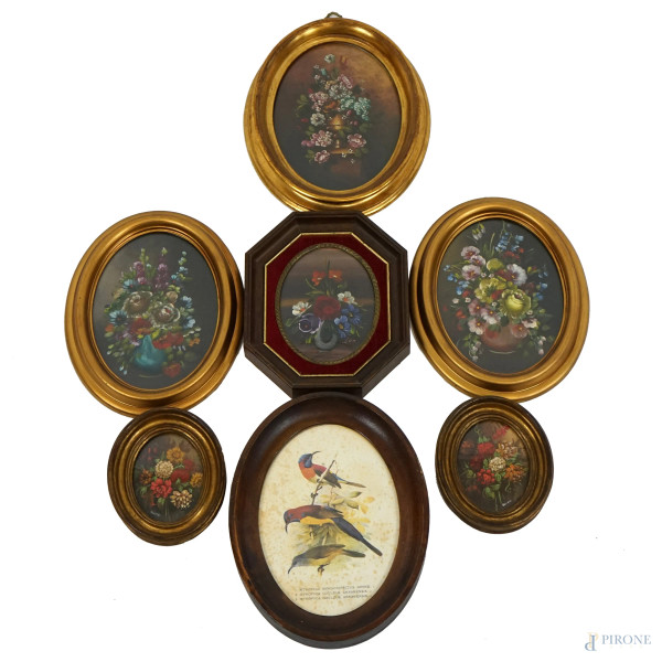 Lotto composto da 7 miniature raffiguranti vasi con fiori e volatili, misure max cm 17x12, entro cornici