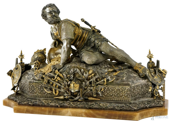 Soldato romano, scultura in metallo argentato e dorato, parte inferiore ad un cassetto, base in marmo, cm 38x59x24, firmato, (lievi difetti).
