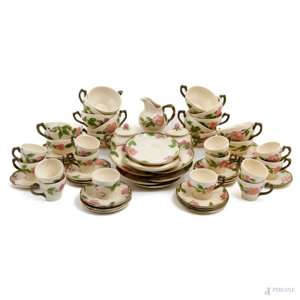 Servizio da the e caffè in porcellana inglese dipinta a motivi floreali, XX secolo