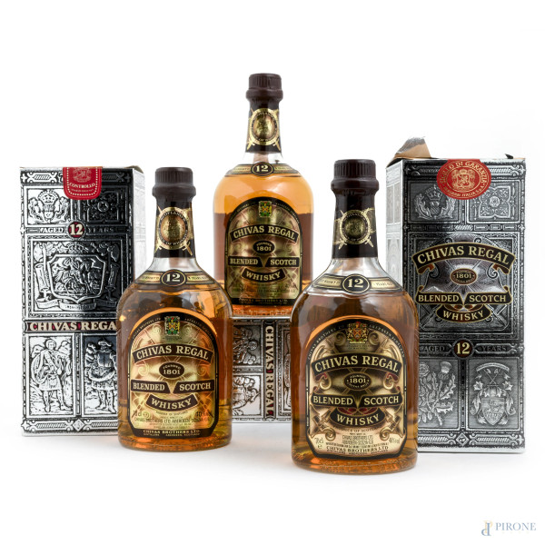 Lotto di tre bottiglie di Chivas Regal 12 year old