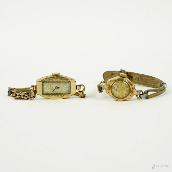Lotto di 2 orologi da donna con casse placcate in oro, (meccanismo da revisionare)