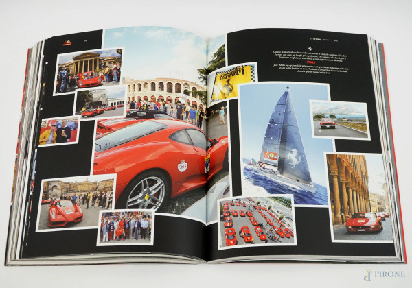 Lotto di due volumi e tre riviste Ferrari, (lievi difetti)