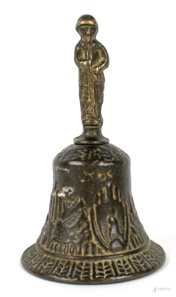 Campanello in bronzo con decori a rilievo, presa a forma di fanciullo, altezza cm. 15, (difetti).