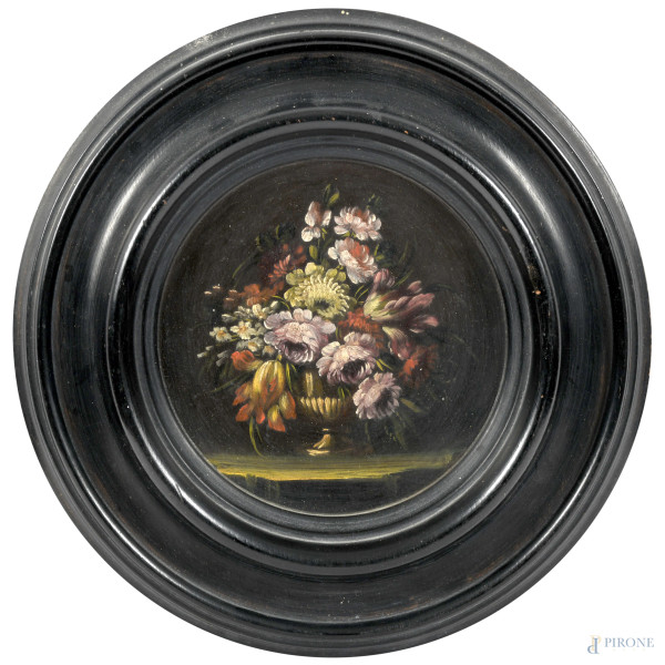 Lotto di quattro dipinti a serto circolare con nature morte e scene di paesaggio, XIX-XX secolo, ...
