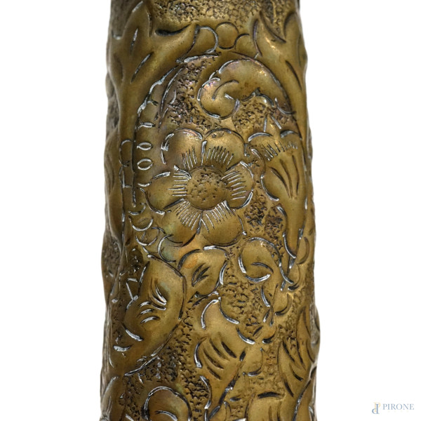 Lotto di vari oggetti in rame e metallo dorato, vecchia manifattura, h max cm 44, (difetti)