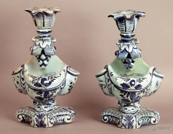 Coppia di alzatine portacandele in ceramica Cantagalli, altezza 21 cm. (restauri).