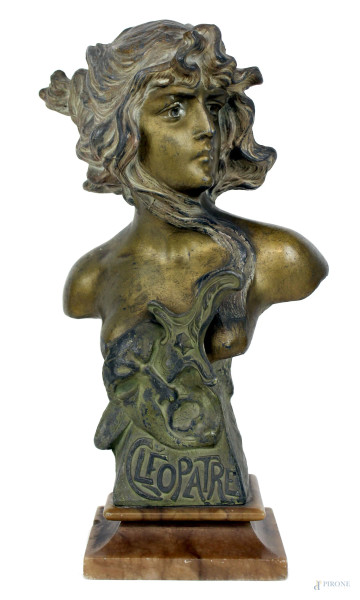 Cleopatra, scultura in bronzo, cm h 29, base in alabastro, firmata, (difetti e mancanze).