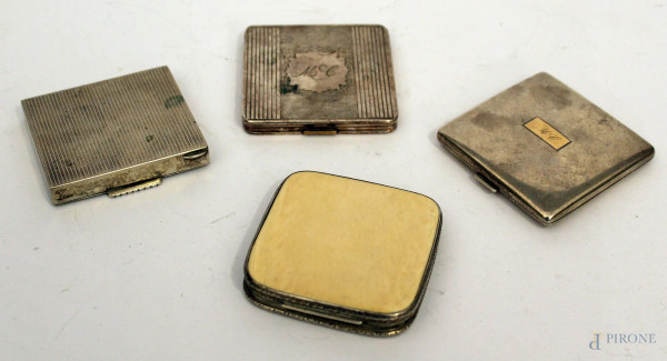 Lotto di quattro trousse in argento