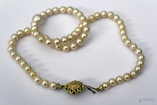 Collana di perle con chiusura in oro 18 kt.
