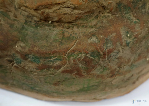 Scultura in terracotta con tracce di policromia raffigurante una figura femminile, siglato alla b...