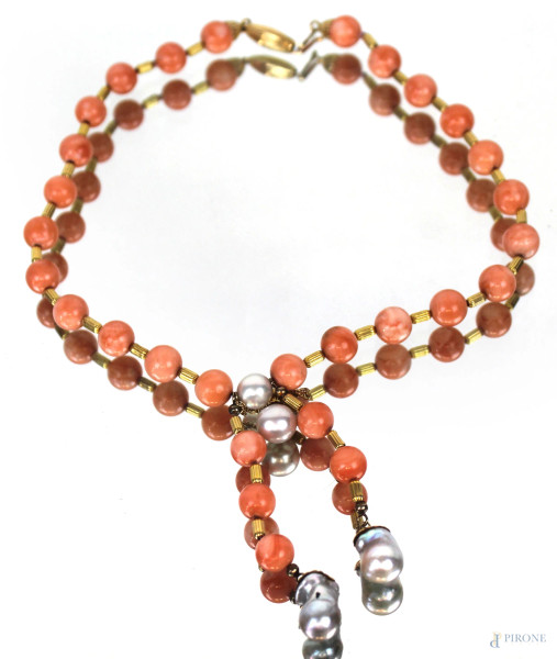 Collana in oro 18 KT, corallo rosa e perle scaramazze, gr.49,4