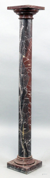 Colonna in marmo rosso, altezza cm 111, (difetti)