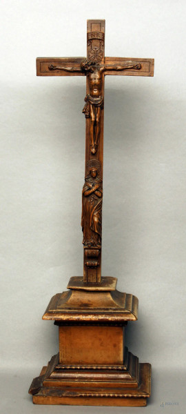 Crocefisso in legno, XIX sec., H 49 cm.
