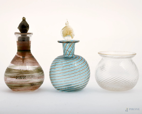 Lotto di tre ampolline in vetro soffiato, Murano, XX secolo, altezza massima cm 11, (difetti)