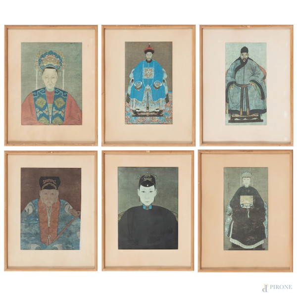 Lotto composto da sei stampe su tessuto raffiguranti dignitari cinesi, XX secolo, cm42x32 compreso passepartout , entro cornice, (segni di usura)