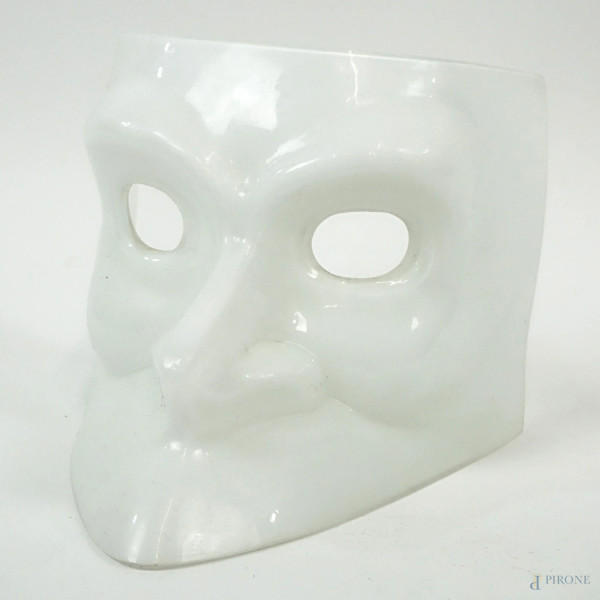 Maschera, lampada in vetro opalino bianco Mazzega Murano, cm 141x22, supporto metallico.