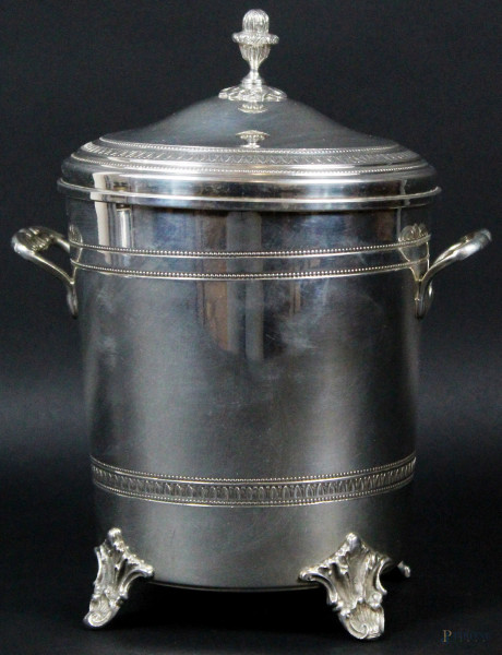 Secchiello portaghiaccio in argento a due manici, poggiante su quattro piedini, interno con recipiente in vetro, altezza cm 15, gr. 400