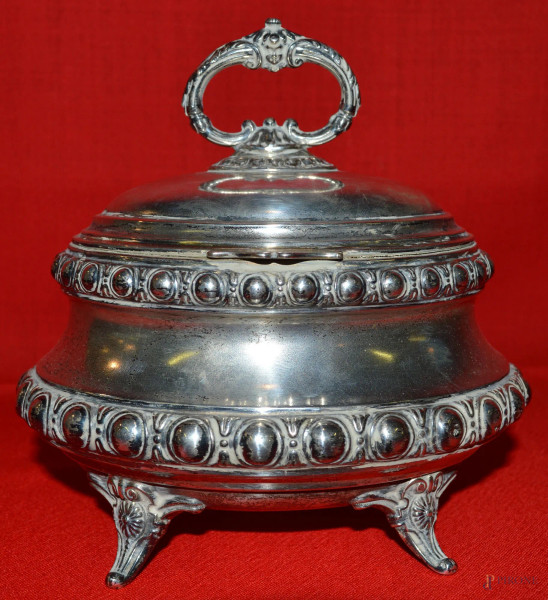 Zuccheriera in argento con particolari sbalzati e cesellati, interno a vermaille XIX sec°, gr 250, h 14 cm.