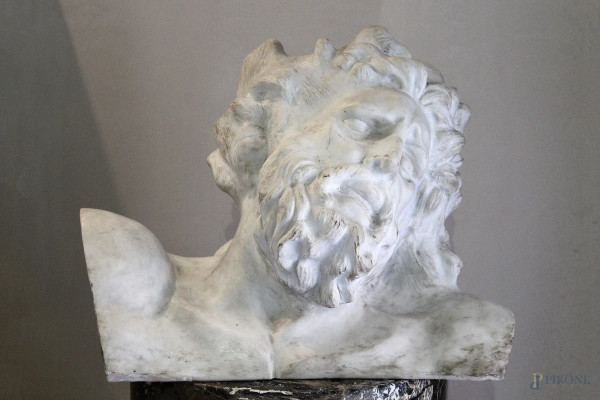 Cristo,mezzo busto in marmo statuario,XIX sec.,h 40 cm,largh.50 cm.
